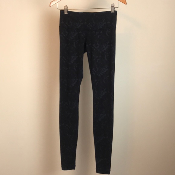 EUC lululemon Blue & Black Full Length Leggings - Picture 2 of 8